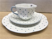 Shelley 3pc Setting - White With Blue Polka Dots