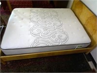 SEALY QUEEN SIZE MATTRESS/BOXSPRING