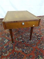AMERICAN/MARTINSVILLE WALNUT END TABLE