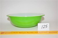 Green Pyrex Round 024 Casserole Dish - 8 1/2"