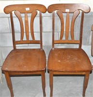 Lot of 2 Wooden Dining Table Chairs