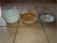 Measuring cups and other kitchen mixing type