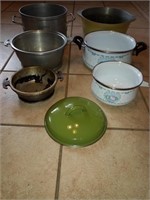 Lot of misc cooking pots