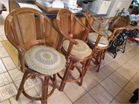 Set of 4 wicker bar stools