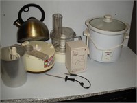 Crock Pot & Kitchen Gadgets 1 Lot