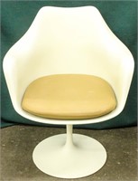 Mid Century Knoll Saarinen Swivel Arm Chair