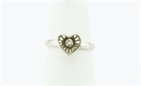 10k White Gold Heart Ring. Diamond