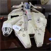 2 Pcs. Star Wars Space Ship w/Damage