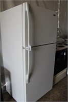 Whirlpool Refrigerator w/Ice Maker