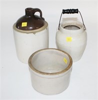 Lot, stoneware: small jug, small crock with bail,