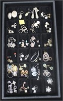 Lot, costume jewelry earrings