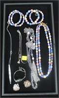 Lot, costume jewelry necklaces, pendants