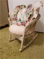SMALL CHILD'S WICKER CHAIR