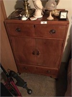 Chest Drawer at Top & Bottom w/2 Doors & Contents
