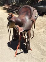 Western Style Roping Saddle 15 in w/ Metal Rack