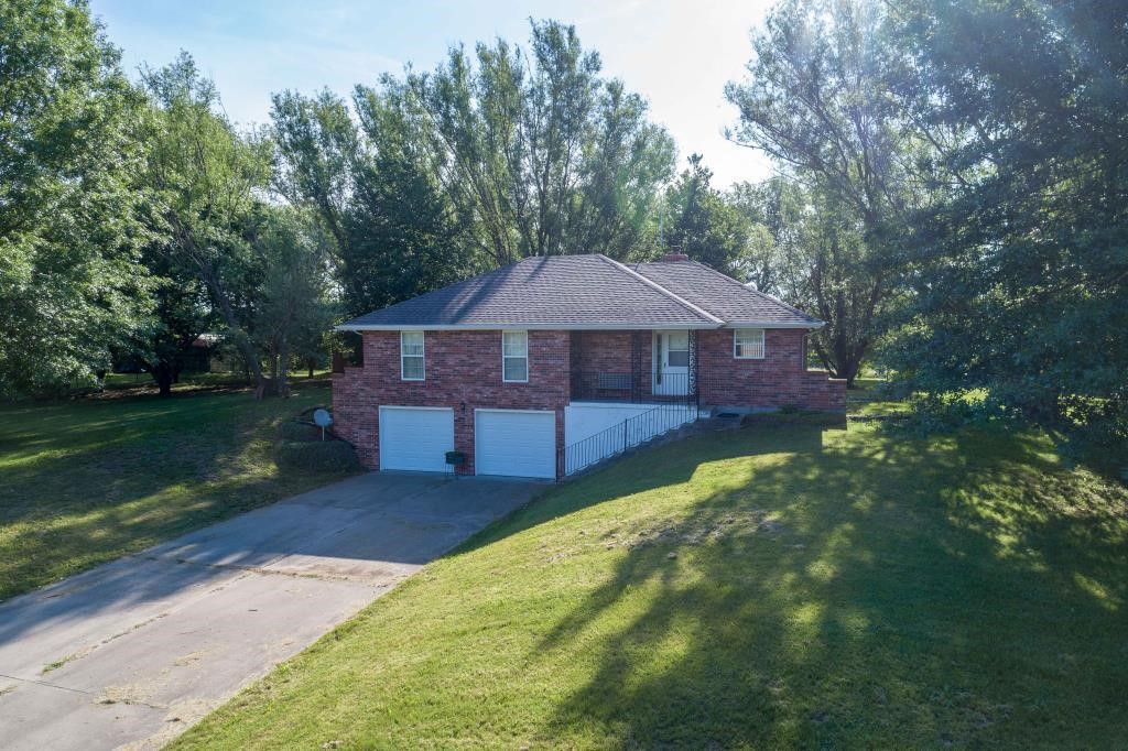 All Brick 3 Bedroom Ranch on 8.5 Acres w/ Metal Outbuilding