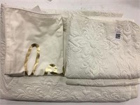 ASSORTED PILLOW CASES AND QUILT
