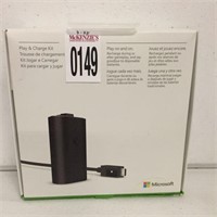 XBOX PLAY AND CHARGER KIT