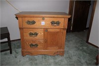 Small Antique Oak Dresser 3 Drawers w /hatbox