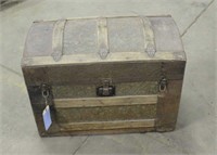 Vintage Trunk, Approx 28"x20"x17"