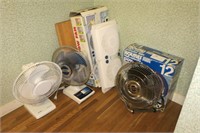 Lot, Assorted Fans: 2- Oscillating, 1 Double Windo