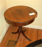 24" Round Pedestal Mahogany Table