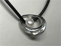$160 St. Sil.  pearl pendant necklace