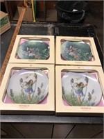 BOX OF HEINRICH DECORATIVE PLATES FROM GERMANY