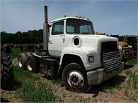 1987? Ford L9000 semi tractor