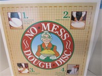 No Mess Dough Disc