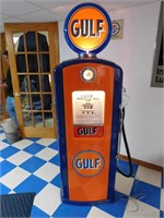Vintage Gulf Gas Pump  (reproduction globe)