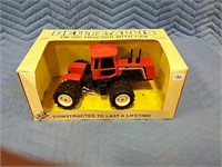 1/32 scale Allis - Chalmers 4W-305 Tractor with
