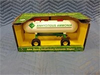 1/16 scale ERTL John Deere Anhydrous Ammonia Wagon