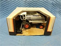 1/24 scale Allis-Chalmers Gleaner Combine