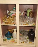 Lot, 1 kitchen cabinet and 4 drawers: cut glass,