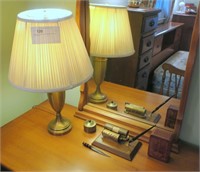 Lot, Roycroft inkwell, desk calendar, 3 lamps and