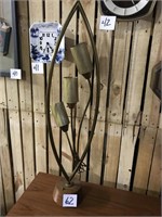 MID-CENTURY BRASS TABLE LAMP