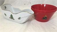 White and gold ceramic gravy boat and 3 red