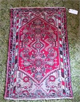 2'5" x 3'9" Persian oriental rug
