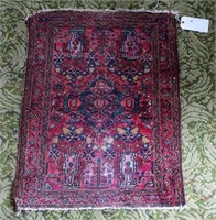 2'1" x 2'8" Oriental rug