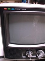 WORKING VINTAGE SONY TRINITRON TV AND LAMP