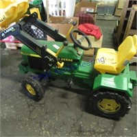JD 3650 plastic pedal tractor w/loader