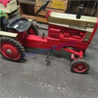 IH 826 pedal tractor scale model