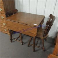 Small drop leaf table w/2 chairs