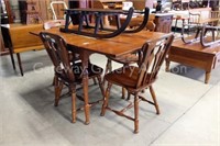 Table/Chairs -