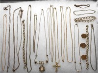 Chain necklaces, Pendants