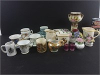 18 tasses et autres décorations en porcelaine et