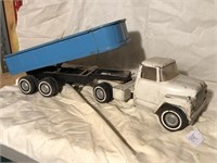 Ertl White truck blue dump trailer