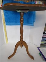 Nice small oak table; pick up only