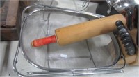 WOODEN ROLLING PIN AND STRAINER